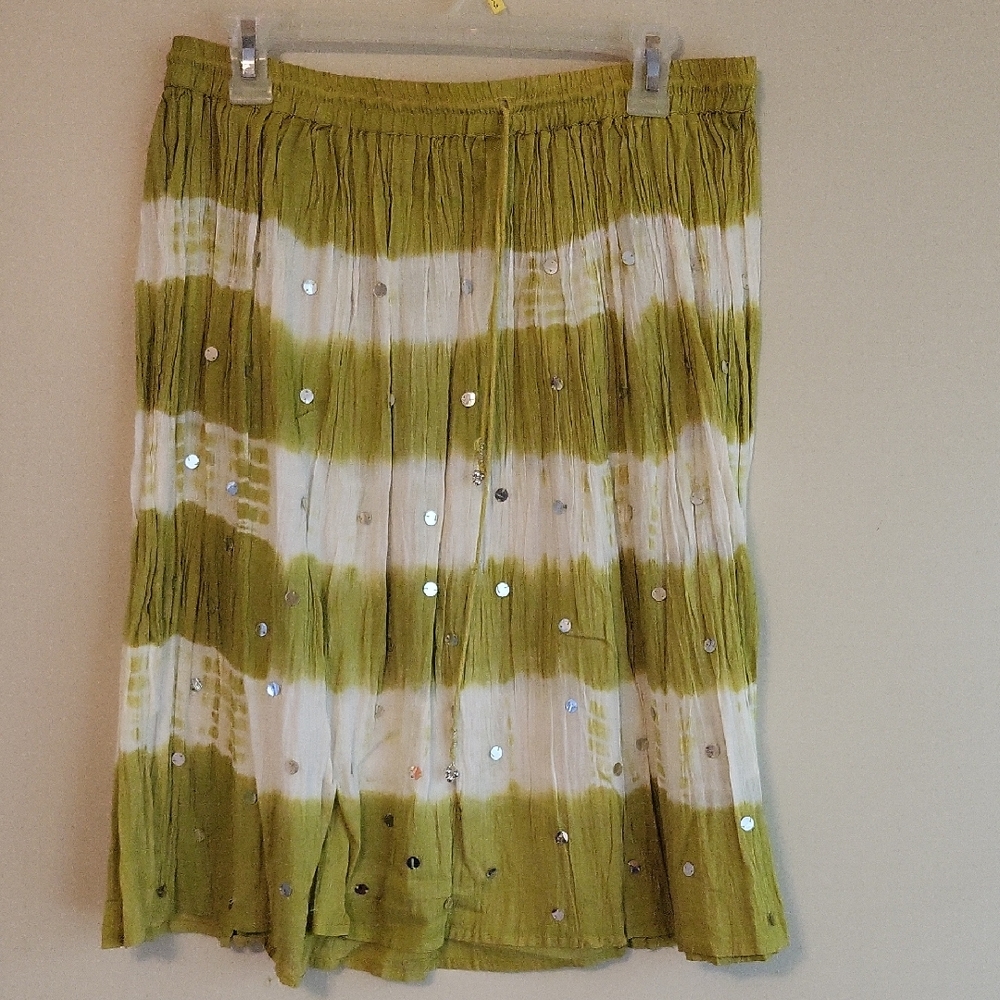 Green and White Knee-Length Bubble Skirt with Pleats